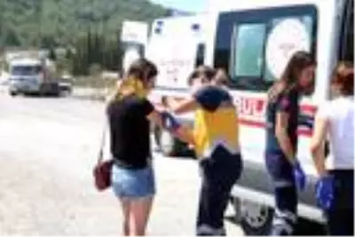Freni patlayan otomobil takla attı: 5 yaralı Freni patlayan otomobil takla attı: 5 yaralı