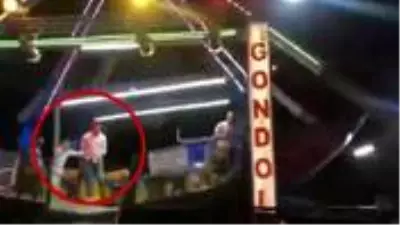 Hareket halindeki gondolda ayağa kalkıp dans ettiler! Yürekleri ağza getiren anlar kamerada Hareket halindeki gondolda ayağa kalkıp dans ettiler! Yürekleri ağza getiren anlar kamerada