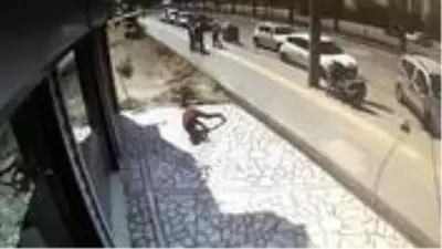 Hem suçlu hem güçlü! Kaçak elektrik kullanmaktan ceza yiyen baba ve oğlu dehşet saçtı Hem suçlu hem güçlü! Kaçak elektrik kullanmaktan ceza yiyen baba ve oğlu dehşet saçtı