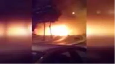 Son dakika haber... İstanbul'da aydınlatma direğine çarpan otomobil alev aldı Son dakika haber... İstanbul'da aydınlatma direğine çarpan otomobil alev aldı