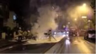 Son dakika haber... İstanbul'da aydınlatma direğine çarpan otomobil alev aldı Son dakika haber... İstanbul'da aydınlatma direğine çarpan otomobil alev aldı