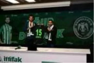 İttifak Holding Konyaspor, Uğur Demirok ile sözleşme yeniledi İttifak Holding Konyaspor, Uğur Demirok ile sözleşme yeniledi