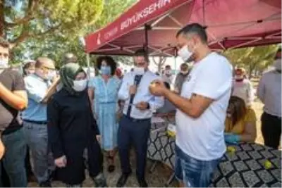 İzmir'de 22 üreticiye 73 manda hibe edildi İzmir'de 22 üreticiye 73 manda hibe edildi