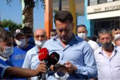 İzmirli servisçilerden Büyükşehir önünde 'S Plaka' eylemi İzmirli servisçilerden Büyükşehir önünde 'S Plaka' eylemi