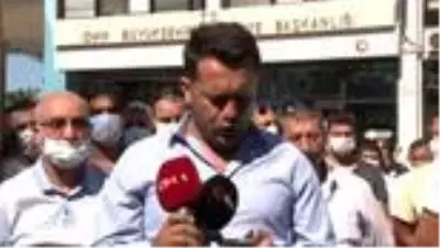 İzmirli servisçilerden Büyükşehir önünde 'S Plaka' eylemi İzmirli servisçilerden Büyükşehir önünde 'S Plaka' eylemi