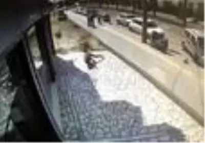Hem suçlu hem güçlü! Kaçak elektrik kullanmaktan ceza yiyen baba ve oğlu dehşet saçtı Hem suçlu hem güçlü! Kaçak elektrik kullanmaktan ceza yiyen baba ve oğlu dehşet saçtı