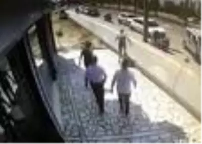 Hem suçlu hem güçlü! Kaçak elektrik kullanmaktan ceza yiyen baba ve oğlu dehşet saçtı Hem suçlu hem güçlü! Kaçak elektrik kullanmaktan ceza yiyen baba ve oğlu dehşet saçtı