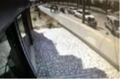 Hem suçlu hem güçlü! Kaçak elektrik kullanmaktan ceza yiyen baba ve oğlu dehşet saçtı Hem suçlu hem güçlü! Kaçak elektrik kullanmaktan ceza yiyen baba ve oğlu dehşet saçtı