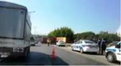 Kimyasal madde yüklü tanker devrildi, sürücü yaralandı Kimyasal madde yüklü tanker devrildi, sürücü yaralandı