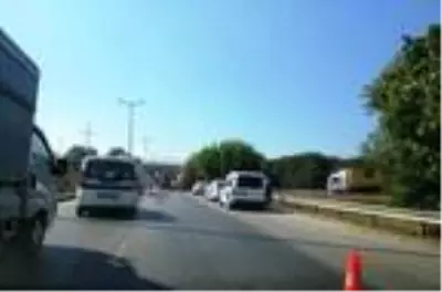 Kimyasal madde yüklü tanker devrildi, sürücü yaralandı Kimyasal madde yüklü tanker devrildi, sürücü yaralandı