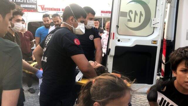 Köpekten kaçayım derken araba çarptı! Küçük çocuğun zor anları kamerada