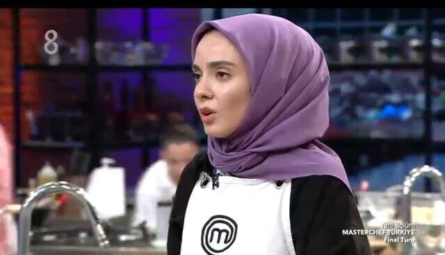 MasterChef Türkiye'de hata yapan Büşra, dakikalarca gözyaşı döktü MasterChef Türkiye'de hata yapan Büşra, dakikalarca gözyaşı döktü