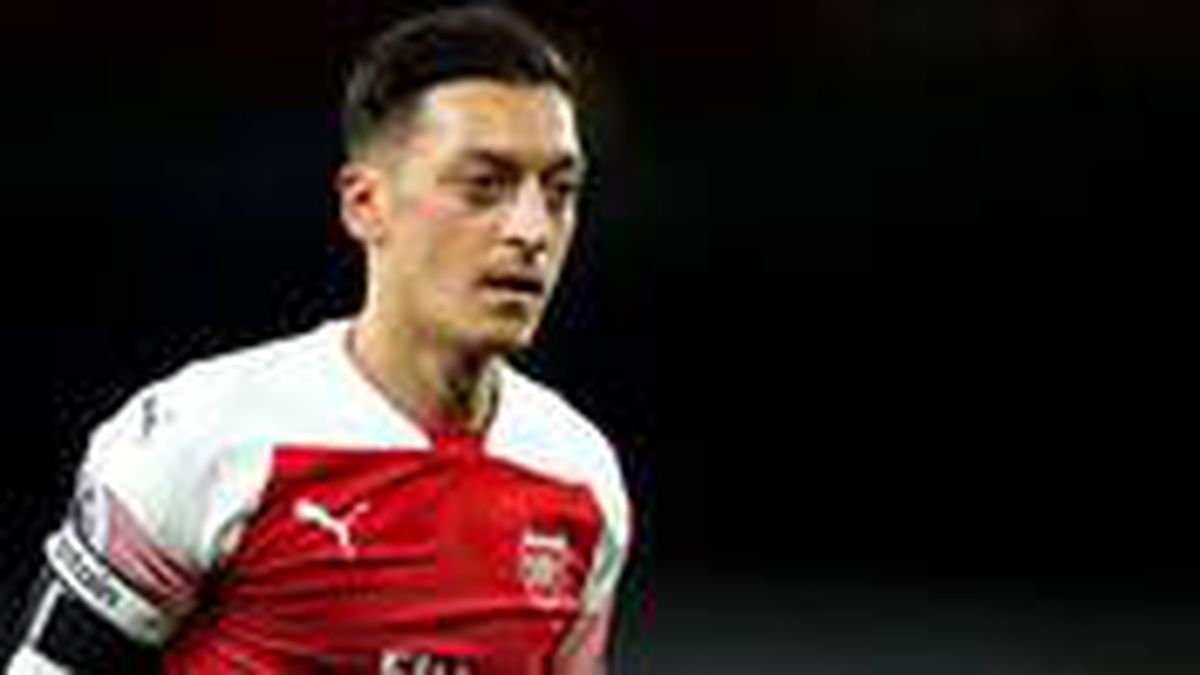 Arsenal'de kalacağını duyuran Mesut Özil eşitlik mesajı da verdi: Müslümanların da hayatı değerlidir