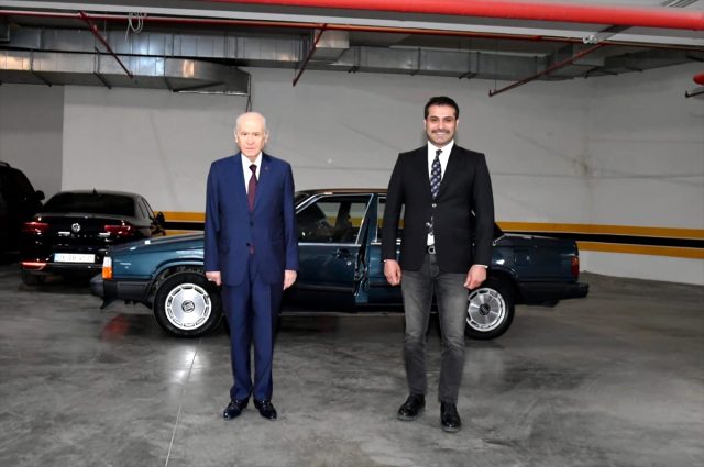 MHP Genel Başkanı Bahçeli, 'BJK' plakalı aracını hediye etti