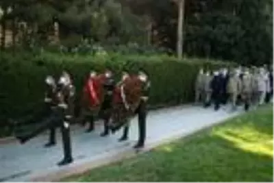 Millî Savunma Bakanı Akar, Azerbaycan'da Haydar Aliyev'in kabrini ziyaret etti Millî Savunma Bakanı Akar, Azerbaycan'da Haydar Aliyev'in kabrini ziyaret etti
