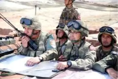 Milli Savunma Bakanı Akar ve TSK Komuta Kademesi Azerbaycan'da icra edilen tatbikatı izledi Milli Savunma Bakanı Akar ve TSK Komuta Kademesi Azerbaycan'da icra edilen tatbikatı izledi