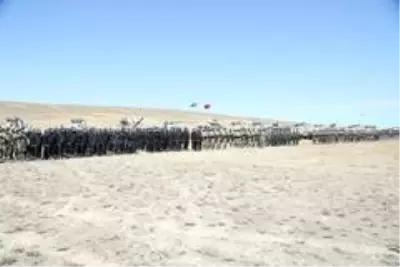 Milli Savunma Bakanı Akar ve TSK Komuta Kademesi Azerbaycan'da icra edilen tatbikatı izledi Milli Savunma Bakanı Akar ve TSK Komuta Kademesi Azerbaycan'da icra edilen tatbikatı izledi