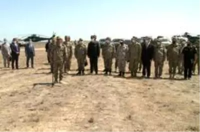 Milli Savunma Bakanı Akar ve TSK Komuta Kademesi Azerbaycan'da icra edilen tatbikatı izledi Milli Savunma Bakanı Akar ve TSK Komuta Kademesi Azerbaycan'da icra edilen tatbikatı izledi