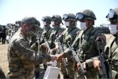 Milli Savunma Bakanı Akar ve TSK Komuta Kademesi Azerbaycan'da icra edilen tatbikatı izledi Milli Savunma Bakanı Akar ve TSK Komuta Kademesi Azerbaycan'da icra edilen tatbikatı izledi