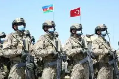 Milli Savunma Bakanı Akar ve TSK Komuta Kademesi Azerbaycan'da icra edilen tatbikatı izledi Milli Savunma Bakanı Akar ve TSK Komuta Kademesi Azerbaycan'da icra edilen tatbikatı izledi