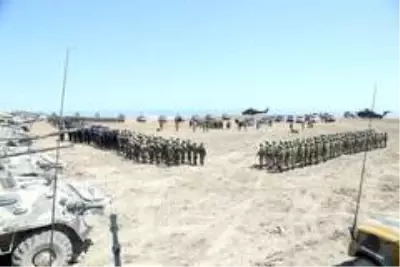 Milli Savunma Bakanı Akar ve TSK Komuta Kademesi Azerbaycan'da icra edilen tatbikatı izledi Milli Savunma Bakanı Akar ve TSK Komuta Kademesi Azerbaycan'da icra edilen tatbikatı izledi