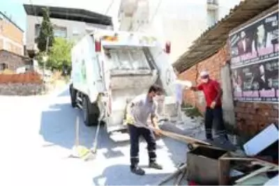 Moloz ekipleri, temiz Çiğli için iş başında Moloz ekipleri, temiz Çiğli için iş başında