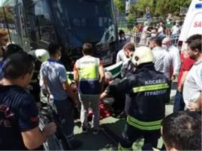 Motosikletliyle raylı yola giren adam tramvayın altında kaldı Motosikletliyle raylı yola giren adam tramvayın altında kaldı