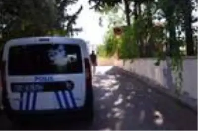 Son Dakika | Polis memuru, silahını temizlerken kendisini yaraladı Son Dakika | Polis memuru, silahını temizlerken kendisini yaraladı