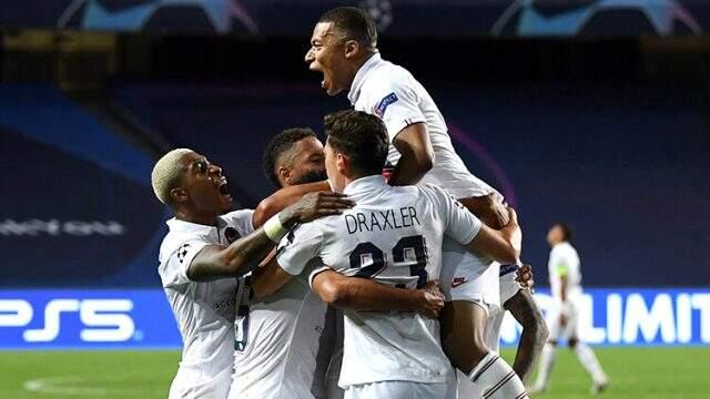 Şampiyonlar Ligi'nbde ilk yarı finalist Paris Saint-Germain oldu Şampiyonlar Ligi'nbde ilk yarı finalist Paris Saint-Germain oldu