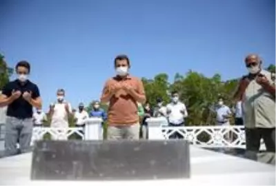 Son dakika haber | Şehit Yarbay Hüseyin Avni Bey kabri başında anıldı Son dakika haber | Şehit Yarbay Hüseyin Avni Bey kabri başında anıldı