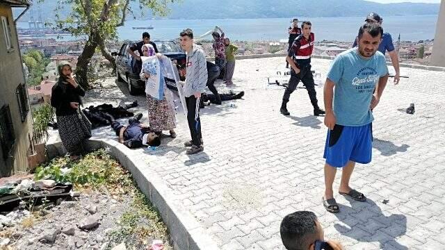 Son dakika: Kocaeli'de jandarmaları taşıyan midibüs ile otomobil çarpıştı! Çok sayıda yaralı var Son dakika: Kocaeli'de jandarmaları taşıyan midibüs ile otomobil çarpıştı! Çok sayıda yaralı var