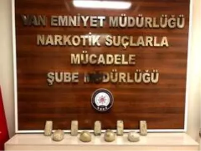 Son Dakika: Van'da 'torbacı' diye tabir edilen şahsın üzerinde 6 kilo eroin çıktı Son Dakika: Van'da 'torbacı' diye tabir edilen şahsın üzerinde 6 kilo eroin çıktı