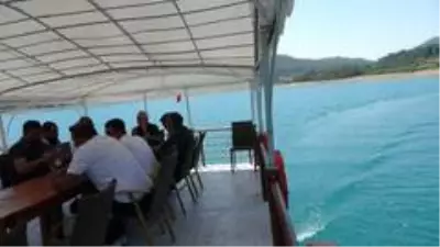 Yeşil sahalardan mavi sulara yolculuk ettiler Yeşil sahalardan mavi sulara yolculuk ettiler
