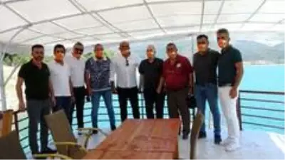 Yeşil sahalardan mavi sulara yolculuk ettiler Yeşil sahalardan mavi sulara yolculuk ettiler