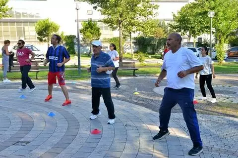 Yıldırımlılar sabah sporuyla sağlıklı yaşıyor Yıldırımlılar sabah sporuyla sağlıklı yaşıyor