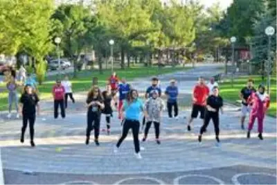 Yıldırımlılar sabah sporuyla sağlıklı yaşıyor Yıldırımlılar sabah sporuyla sağlıklı yaşıyor