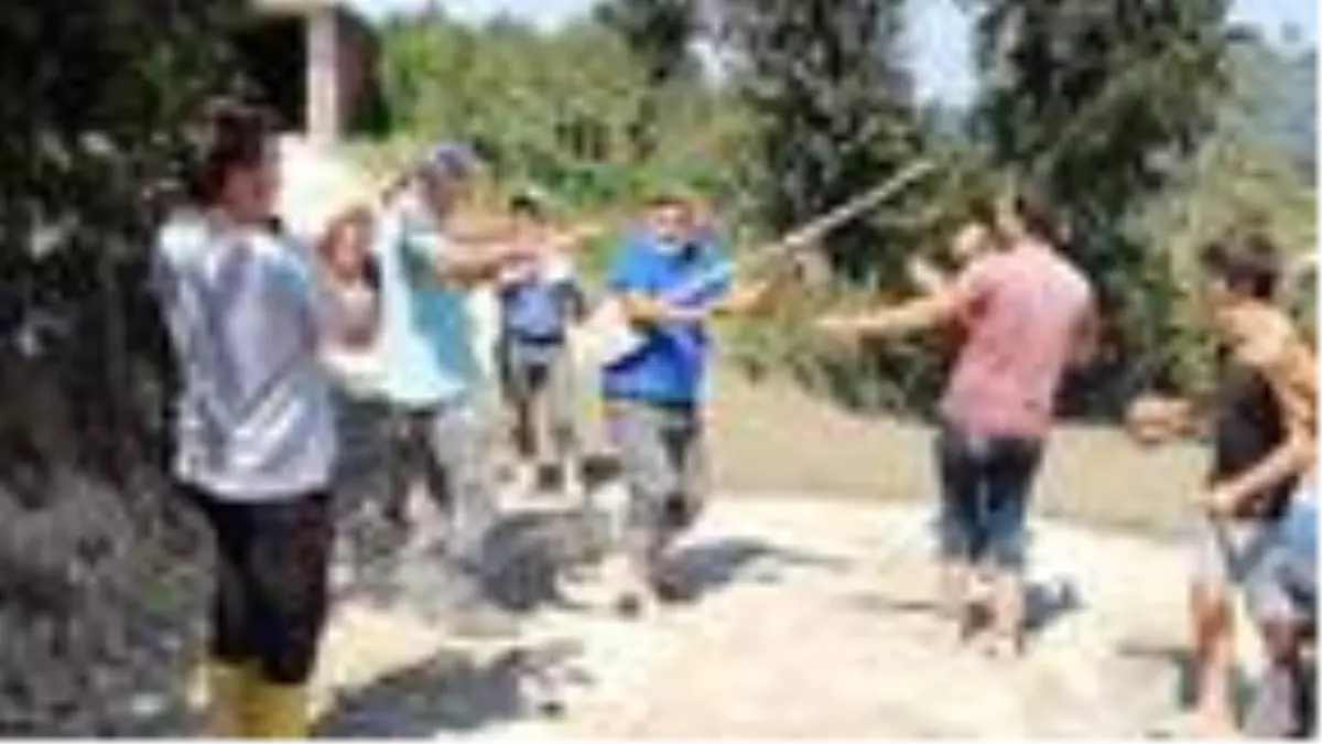 Yol sorununu çözdüler, çalıp, oynadılar