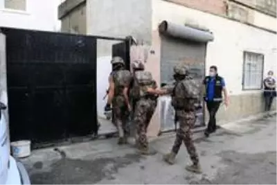 Son dakika haberi... Adana'da organize şube şafak vakti birçok adrese operasyon düzenlendi Son dakika haberi... Adana'da organize şube şafak vakti birçok adrese operasyon düzenlendi