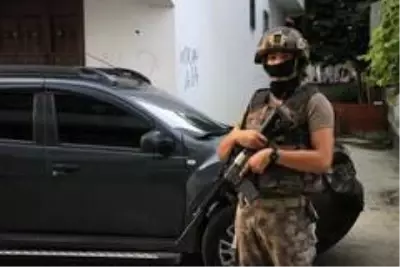 Son dakika haberi... Adana'da organize şube şafak vakti birçok adrese operasyon düzenlendi Son dakika haberi... Adana'da organize şube şafak vakti birçok adrese operasyon düzenlendi