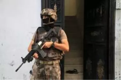 Son dakika haberi... Adana'da organize şube şafak vakti birçok adrese operasyon düzenlendi Son dakika haberi... Adana'da organize şube şafak vakti birçok adrese operasyon düzenlendi