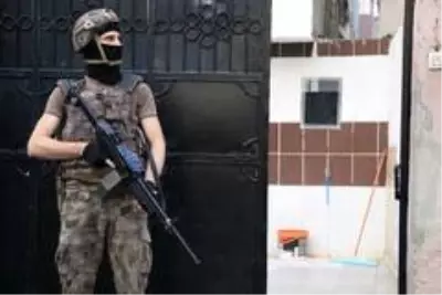 Son dakika haberi... Adana'da organize şube şafak vakti birçok adrese operasyon düzenlendi Son dakika haberi... Adana'da organize şube şafak vakti birçok adrese operasyon düzenlendi
