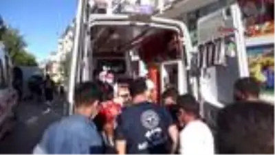 İşçileri taşıyan servis ile otomobil çarpıştı: 12 kişi yaralandı İşçileri taşıyan servis ile otomobil çarpıştı: 12 kişi yaralandı