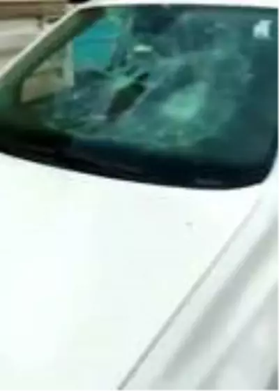 Alibeyköy'de trafikte kadına dehşeti yaşattı Alibeyköy'de trafikte kadına dehşeti yaşattı