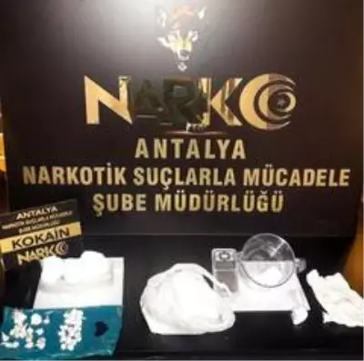 Antalya'da bir evin mutfağında 643 gram uyuşturucu madde ele geçirildi Antalya'da bir evin mutfağında 643 gram uyuşturucu madde ele geçirildi
