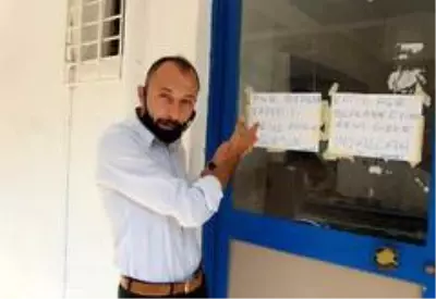 Apartman sakininin açık bırakılan kapı nedeniyle beddualı uyarısı Apartman sakininin açık bırakılan kapı nedeniyle beddualı uyarısı