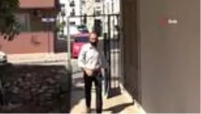 Bina sakini apartmanın girişine 'Kapıyı açık bırakanın evine hırsız girer inşallah' yazısı astı Bina sakini apartmanın girişine 'Kapıyı açık bırakanın evine hırsız girer inşallah' yazısı astı