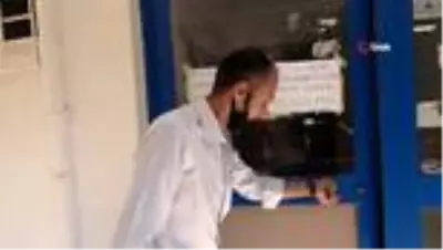 Bina sakini apartmanın girişine 'Kapıyı açık bırakanın evine hırsız girer inşallah' yazısı astı Bina sakini apartmanın girişine 'Kapıyı açık bırakanın evine hırsız girer inşallah' yazısı astı