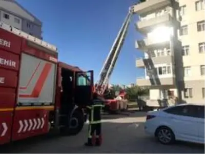 Son dakika 3. sayfa: Balkonda çıkan yangında dumandan zehirlenen 2 kişi tedavi altına alındı Son dakika 3. sayfa: Balkonda çıkan yangında dumandan zehirlenen 2 kişi tedavi altına alındı