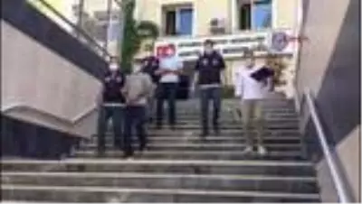 Son dakika haberi | BEYOĞLU'NDA TAKSİCİYİ GASP ETMEYE ÇALIŞAN 2 ŞÜPHELİ SUÇÜSTÜ YAKALANDI Son dakika haberi | BEYOĞLU'NDA TAKSİCİYİ GASP ETMEYE ÇALIŞAN 2 ŞÜPHELİ SUÇÜSTÜ YAKALANDI