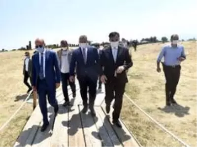 Bilal Erdoğan, Malazgirt Zaferi etkinlikleri öncesi Ahlat'ta Bilal Erdoğan, Malazgirt Zaferi etkinlikleri öncesi Ahlat'ta